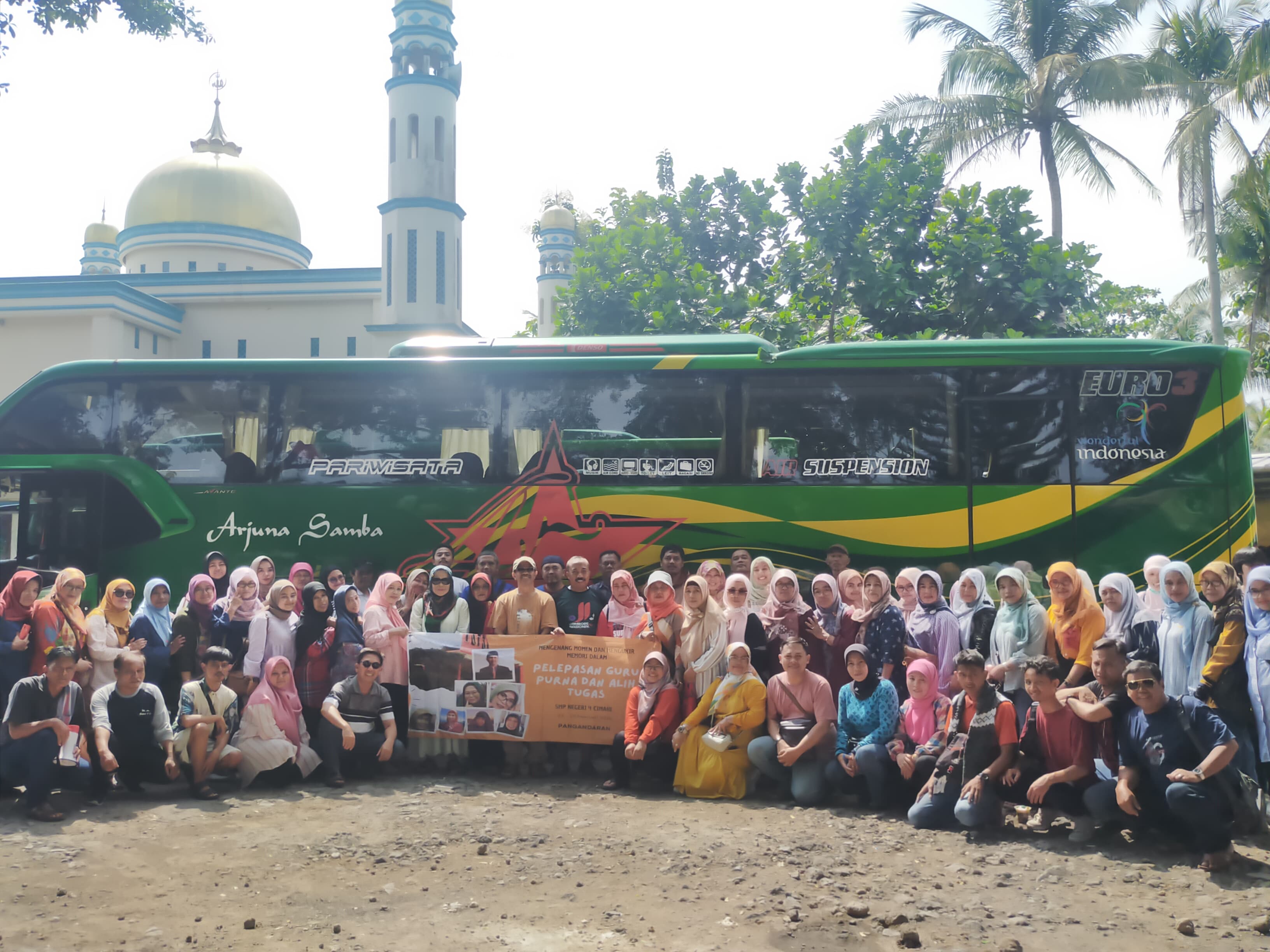 Pelepasan Purna Tugas  Guru SMP Negeri 4 Cimahi